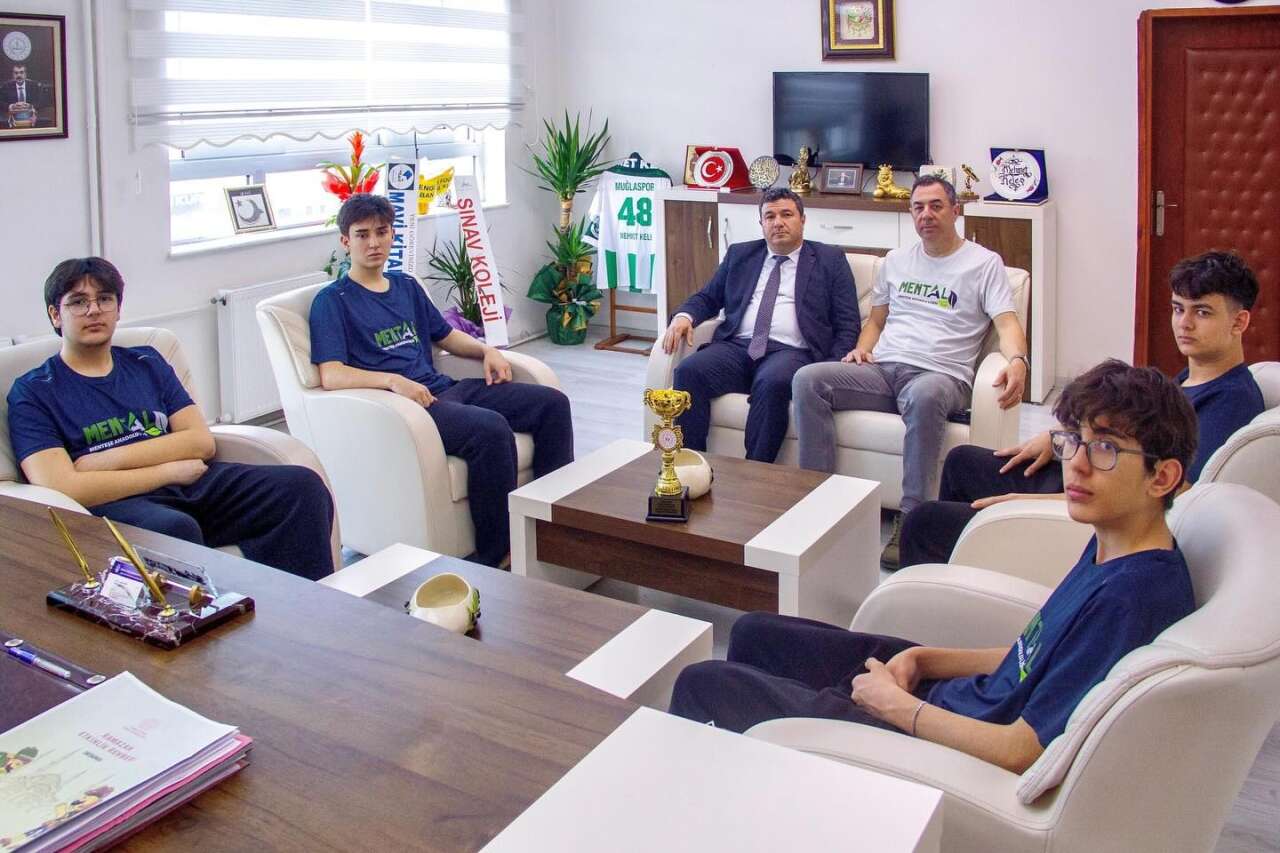 Türkiye Şampiyonları İlçe Milli Eğitim Müdürü Keleş'i Ziyaret Etti 4